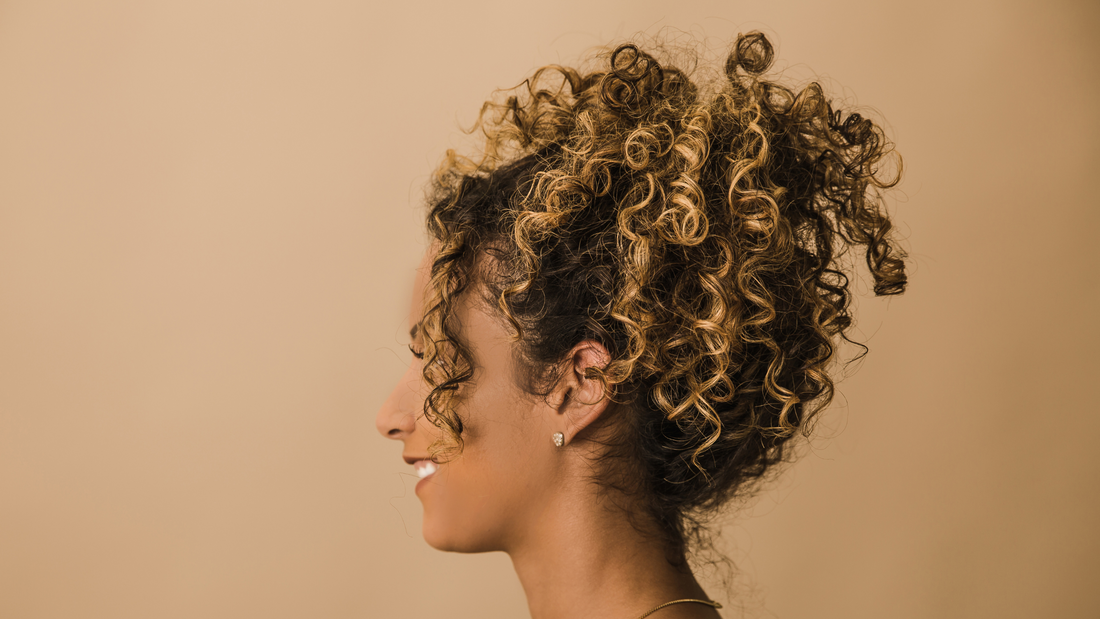INCI e come scegliere lo shampoo giusto per i capelli ricci