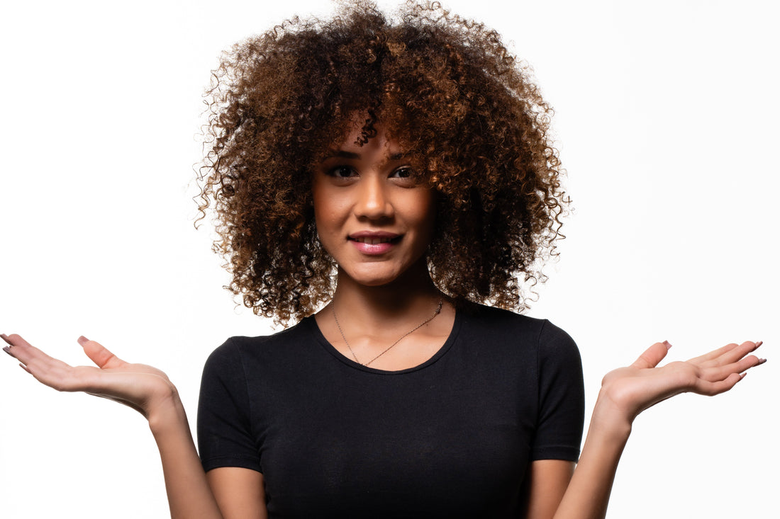 Capelli ricci e mossi. Come evitare il crespo