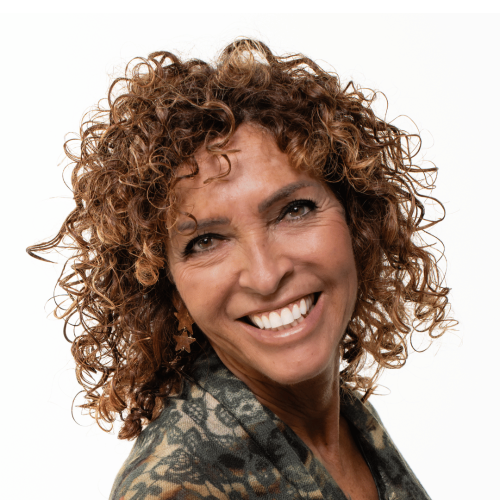 Come trattare i capelli ricci tinti o con permanente
