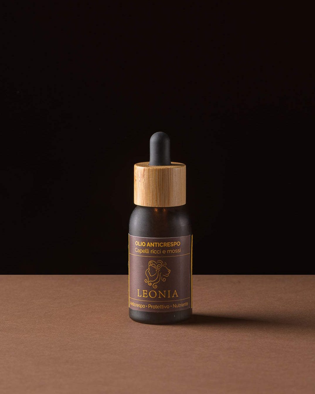 olio-protettivo-anticrespo-capelli-ricci-leonia